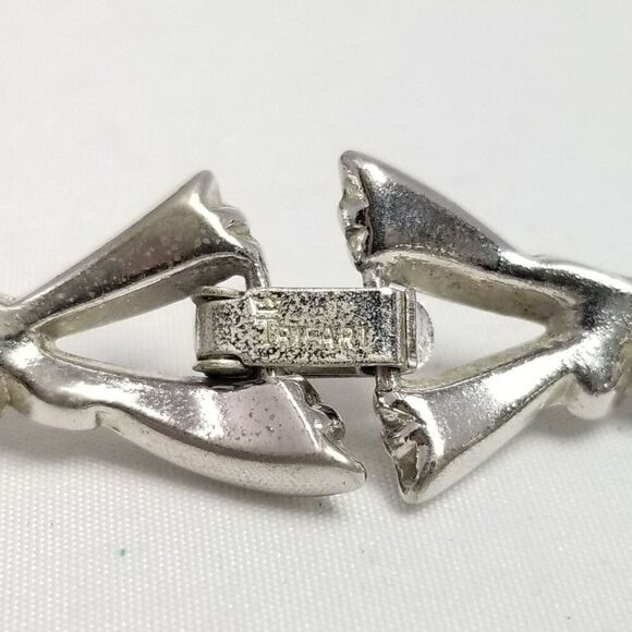 Vintage Crown Trifari Silver Tone Panel Bangle Bracelet Bow Ribbon Design Signed - Picture 4 of 7